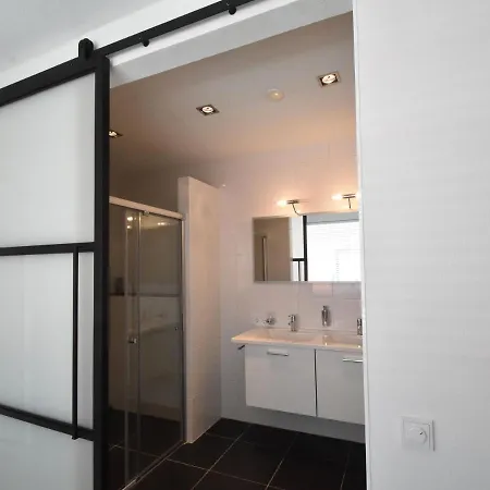 Modern In With Sauna And Jacuzzi Villa *