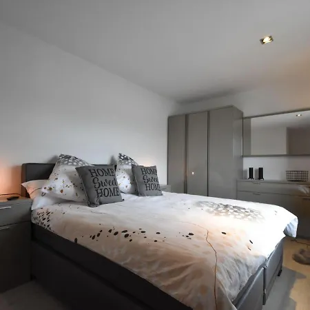 Villa Modern In With Sauna And Jacuzzi