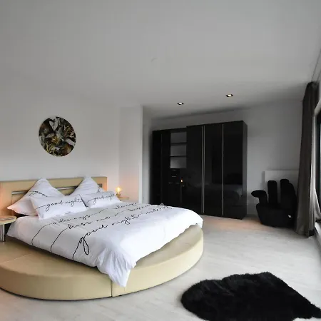 Modern In With Sauna And Jacuzzi