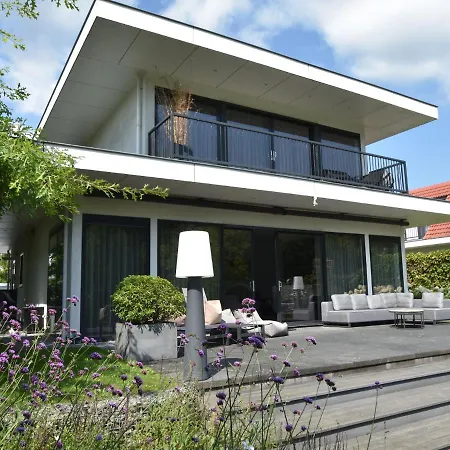 Modern In With Sauna And Jacuzzi *