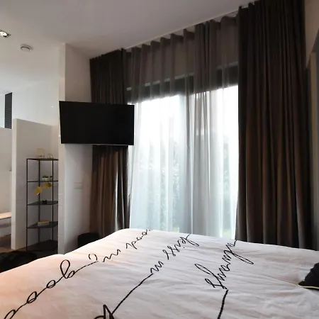 Modern In With Sauna And Jacuzzi