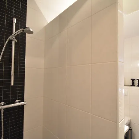 Modern In With Sauna And Jacuzzi *