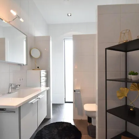 Modern In With Sauna And Jacuzzi *