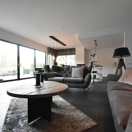 Modern In With Sauna And Jacuzzi