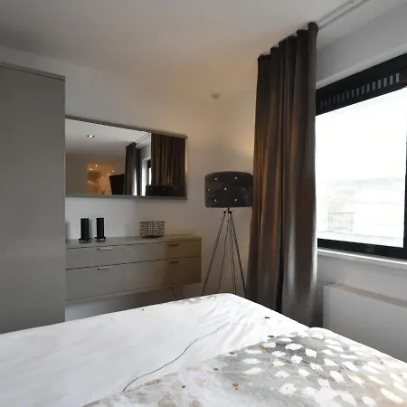 Modern In With Sauna And Jacuzzi *